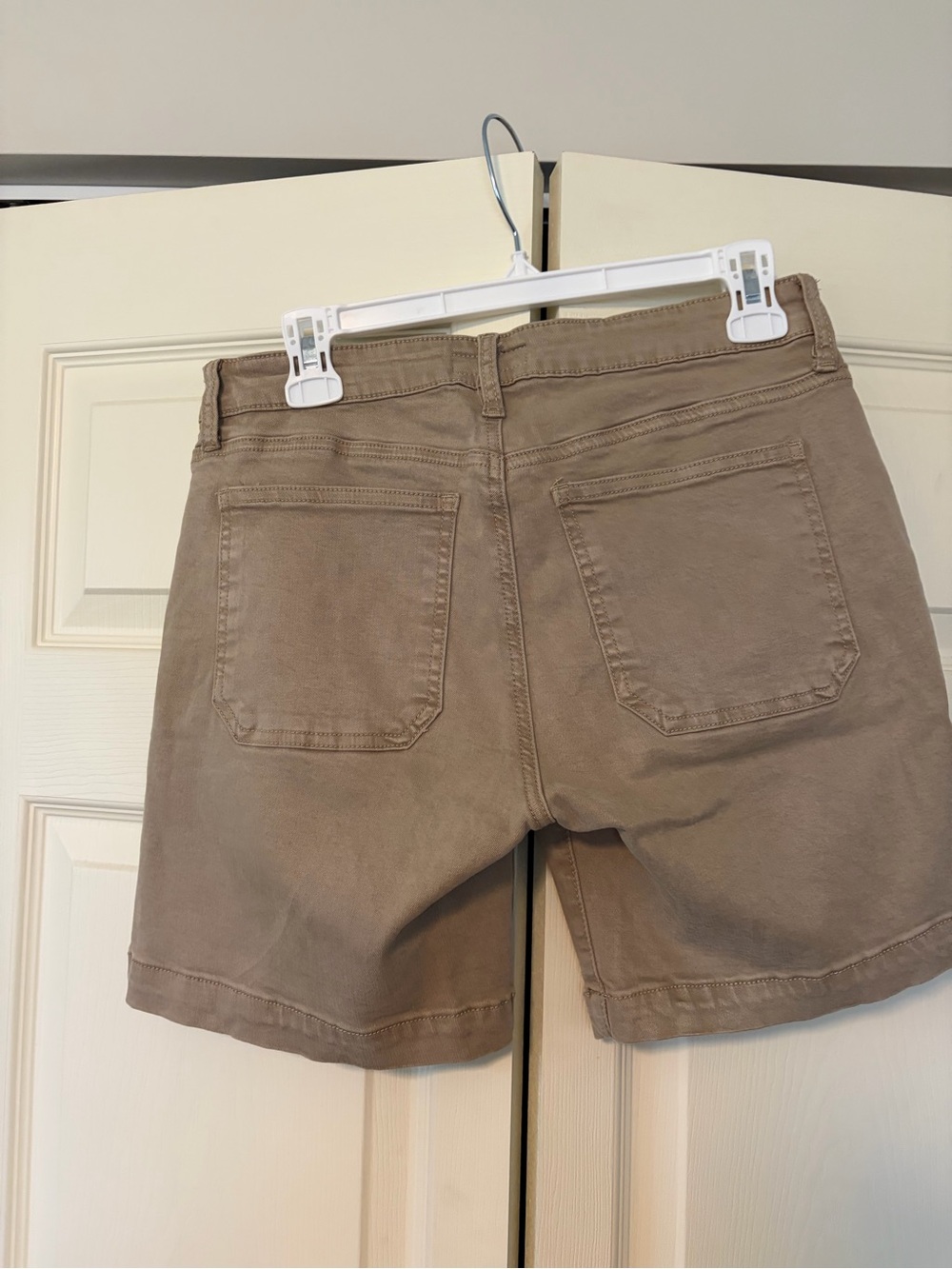 Kut from the kloth Amy twill Women’s Tan Cotton Stretch Shorts - Picture 3 of 3
